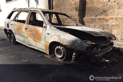 Ancora un'auto in fiamme nel Salento: a Carmiano brucia la vettura del titolare di una palestra - Corriere Salentino