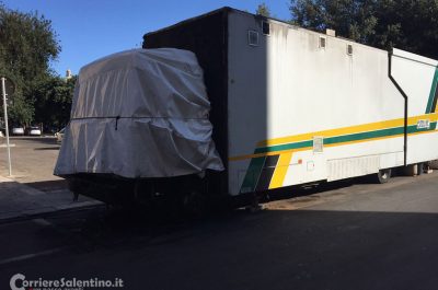 Alle fiamme il "paninaro" di viale Gallipoli, si sospetta un attentato incendiario - Corriere Salentino