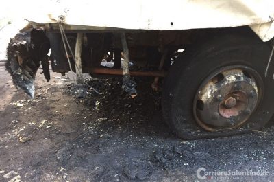 Alle fiamme il "paninaro" di viale Gallipoli, si sospetta un attentato incendiario - Corriere Salentino