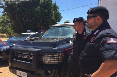 Si barrica in casa della ex e prende in ostaggio famiglia intera, poi dà fuoco al suocero: in manette un 32enne - Corriere Salentino