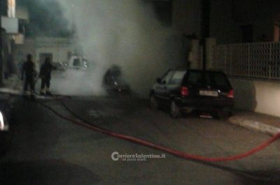 Fiamme "divorano" Mercedes e minacciano palazzina: notte di paura a Leverano - Corriere Salentino