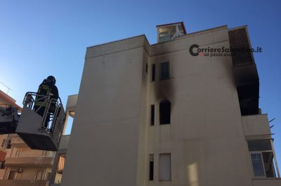 Casa distrutta dalle fiamme nel centro di Gallipoli: arrestato il figlio della proprietaria - Corriere Salentino