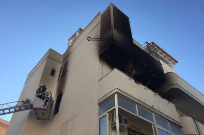 Casa distrutta dalle fiamme nel centro di Gallipoli: arrestato il figlio della proprietaria - Corriere Salentino