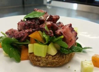 La ricetta del giorno – ristorante Trappitu 23: Frisella con polpo verace e insalatina di melone