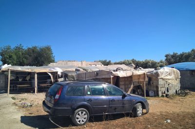 Caporalato, ancora centinaia di lavoratori ammassati in condizioni gravemente precarie: in arrivo la Tenda Rossa - Corriere Salentino