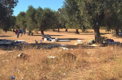 Caporalato, ancora centinaia di lavoratori ammassati in condizioni gravemente precarie: in arrivo la Tenda Rossa - Corriere Salentino