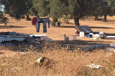 Caporalato, ancora centinaia di lavoratori ammassati in condizioni gravemente precarie: in arrivo la Tenda Rossa - Corriere Salentino