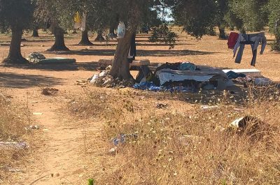 Caporalato, ancora centinaia di lavoratori ammassati in condizioni gravemente precarie: in arrivo la Tenda Rossa - Corriere Salentino