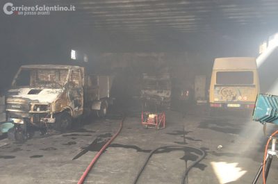 In fiamme due mezzi per la raccolta dei rifiuti, c’è il sospetto del dolo - Corriere Salentino