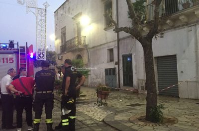 Dà fuoco alla casa, pomeriggio di follia nella piazza del paese: arrestato 47enne - Corriere Salentino