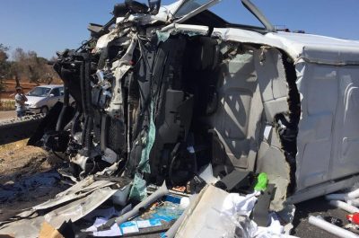 Furgone travolge mezzo impegnato in lavori stradali, poi si ribalta: due feriti gravi in ospedale - Corriere Salentino