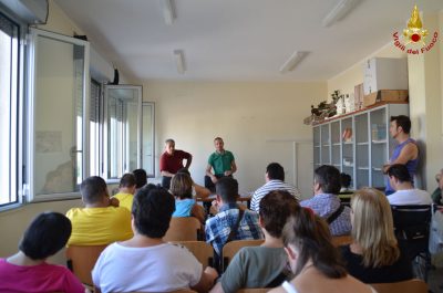 I Vigili del Fuoco di Lecce incontrano i ragazzi del Centro “San Giovanni Paolo II” di Leverano - Corriere Salentino