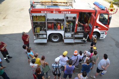I Vigili del Fuoco di Lecce incontrano i ragazzi del Centro “San Giovanni Paolo II” di Leverano - Corriere Salentino