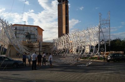 Raffiche di vento a Corsano, crollano le luminarie della festa di San Biagio - Corriere Salentino