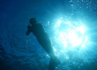 Incidente in mare, barca investe un bagnante: in ospedale con codice rosso