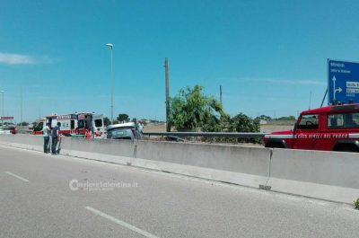 Rocambolesco incidente in tangenziale Est, auto si ribalta - Corriere Salentino