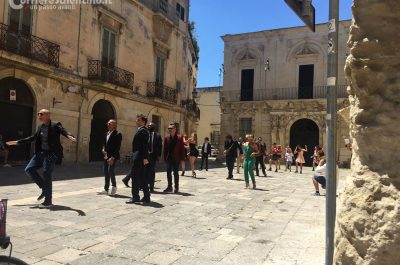 L'esplosivo video dei Sud Sound System, girato tra la Giamaica e il Salento con Richie Stephens: le riprese vicino al Duomo - Corriere Salentino