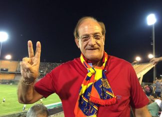“Salento Ideale, la nostra terra è la nostra maglia”, Pankiewicz consegna la targa augurale alla Dirigenza giallorossa