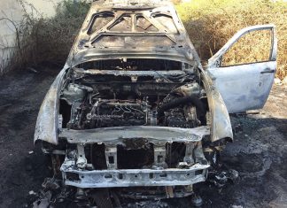 Notte di fuoco nel Salento: in fiamme due auto