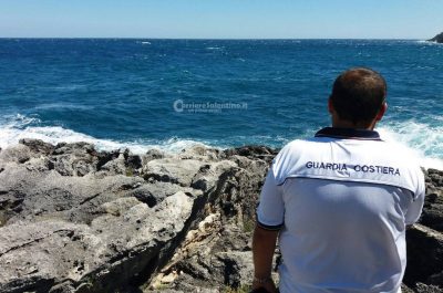 Tragedia a Marina Serra, donna sbatte contro gli scogli e muore in mare - Corriere Salentino