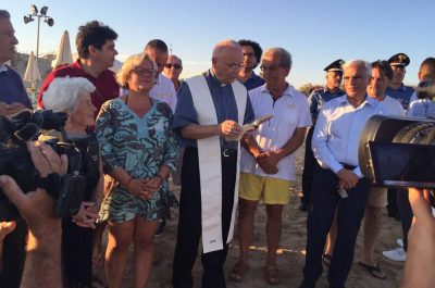 70 metri di passeggiata sul mare: inaugurato il pontile delle Maldive del Salento - Corriere Salentino