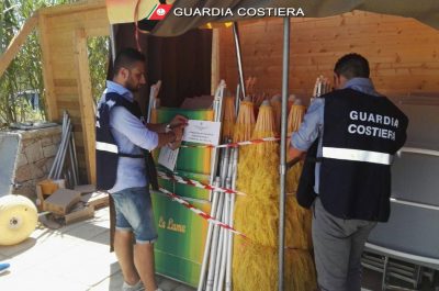 Controlli della Guardia Costiera contro i lidi abusivi: sequestrati ombrelloni, sdraio e attrezzature da spiaggia - Corriere Salentino