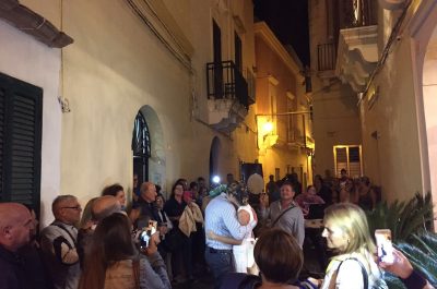 Serenate sotto casa e fuochi d'artificio, i matrimoni romantici sono ancora di moda a Gallipoli - Corriere Salentino