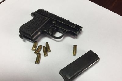 Terrore al "Centrum", in due assaltano gioielleria: bandito spara tre colpi per fuggire sui tetti. Presi - Corriere Salentino