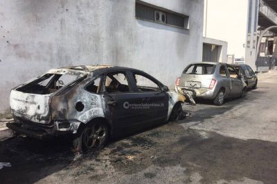 Ancora una "notte di fuoco" a Monteroni: alle fiamme quattro veicoli - Corriere Salentino