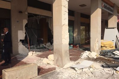 Spaccata nel centro di Calimera, sradicato il bancomat dell'Unicredit ma i ladri fuggono a mani vuote - Corriere Salentino