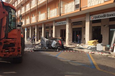 Spaccata nel centro di Calimera, sradicato il bancomat dell'Unicredit ma i ladri fuggono a mani vuote - Corriere Salentino