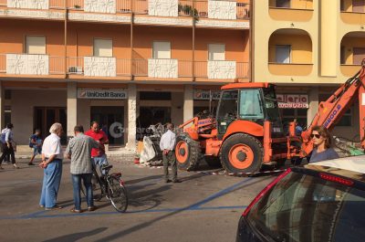 Spaccata nel centro di Calimera, sradicato il bancomat dell'Unicredit ma i ladri fuggono a mani vuote - Corriere Salentino