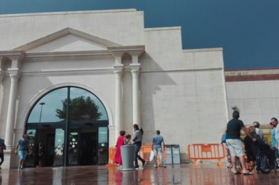 Lecce in tilt a causa della pioggia, allagamenti ovunque e un albero si abbatte su due auto - Corriere Salentino