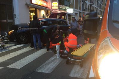 Perde il controllo del suv e si schianta contro un bar, due feriti - Corriere Salentino