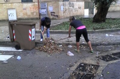 Lecce in tilt a causa della pioggia, allagamenti ovunque e un albero si abbatte su due auto - Corriere Salentino