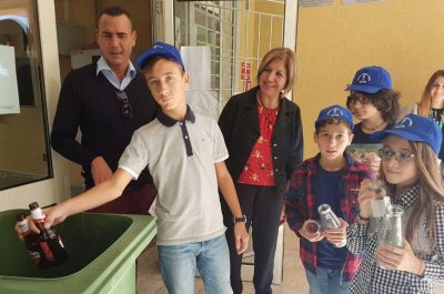 "Porta, pesa e vinci!", 4 scuole di Lecce in competizione virtuosa, vince chi raccoglie più vetro riciclabile - Corriere Salentino