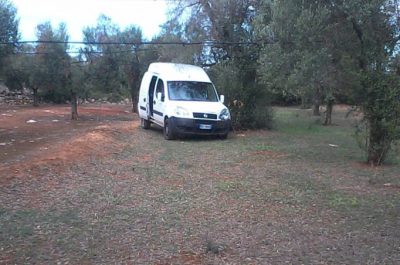 A bordo di un veicolo rubato bussava alle case in cerca di soldi e cibo. Arrestato dopo un inseguimento - Corriere Salentino