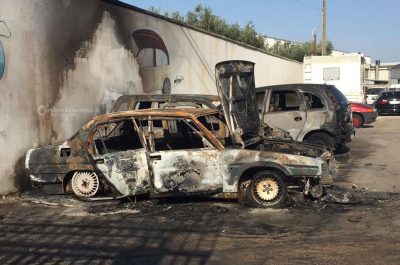 Fiamme nella concessionaria dismessa: distrutte tre auto - Corriere Salentino