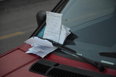 Auto lasciata da giorni sulla zona a disco orario colleziona multe, D'Agata: "Ansia da prestazione della Municipale" - Corriere Salentino