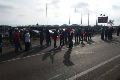 Bloccati i lavori per la 275. Monta la rabbia degli operai che scendono in strada - Corriere Salentino