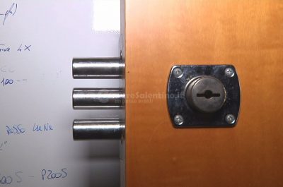 Scorribanda notturna nell'Istituto di Nanoscienze, rubati tre pc ed una reflex - Corriere Salentino