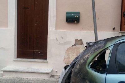 Incendio doloso nella notte, distrutta l’auto di un fabbro - Corriere Salentino