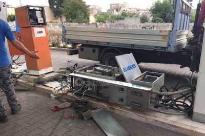Colpo notturno nell'area di servizio, banda di ladri sradica il self service ma il colpo sfuma - Corriere Salentino