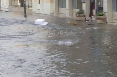 Tromba d'aria, crolla il controsoffitto al Fazzi. Danni e disagi in tutta la provincia - Corriere Salentino