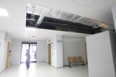 Tromba d'aria, crolla il controsoffitto al Fazzi. Danni e disagi in tutta la provincia - Corriere Salentino