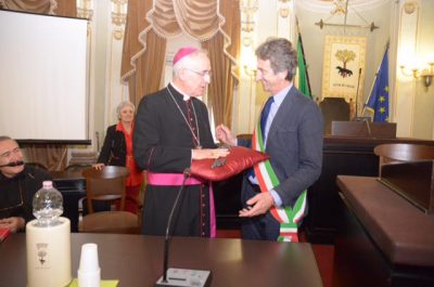 Una lapide commemorativa per San Bernardino Realino e le chiavi della città all'Arcivescovo D'Ambrosio - Corriere Salentino