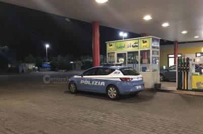 Puntano la pistola contro l'impiegato e scappano con i soldi, rapina sulla S.S. 613 - Corriere Salentino