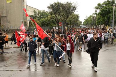 Lecce: 1000 studenti in piazza contro la riforma costituzionale - Corriere Salentino