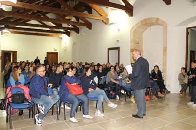 Caso mensa: rivolta dei genitori contro il Sindaco Nisi, sospeso il servizio in via cautelare - Corriere Salentino