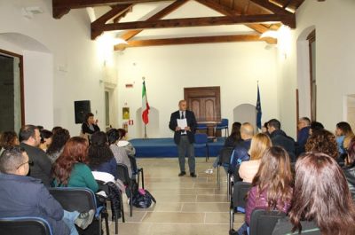 Caso mensa: rivolta dei genitori contro il Sindaco Nisi, sospeso il servizio in via cautelare - Corriere Salentino